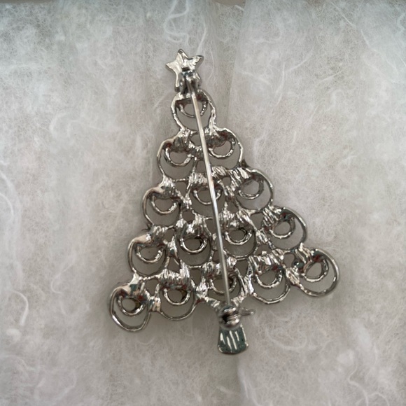🦋 2/$20 Christmas tree rhinestone brooch - Picture 3 of 3